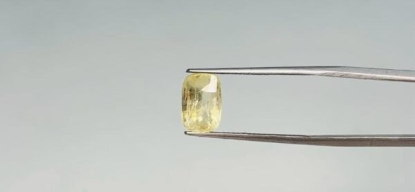 Yellow sapphire - 3.45 Carat