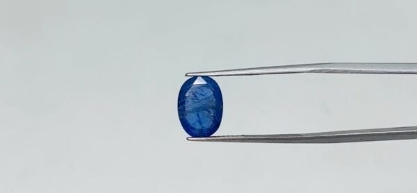 Blue sapphire - 3.85 Carat
