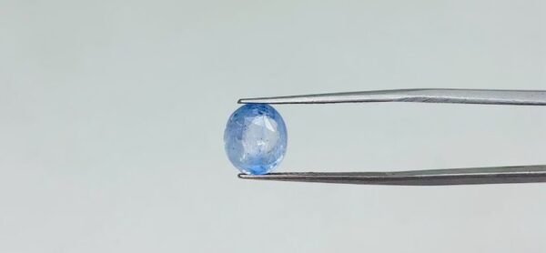 Blue sapphire - 4.05 Carat