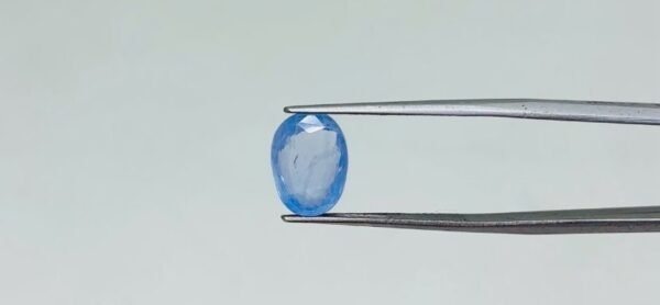 Blue sapphire - 4.2 Carat
