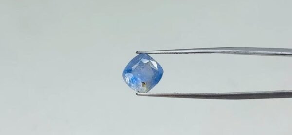 Blue sapphire - 4.1 Carat