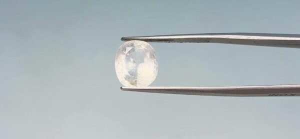 Yellow sapphire - 6 Carat