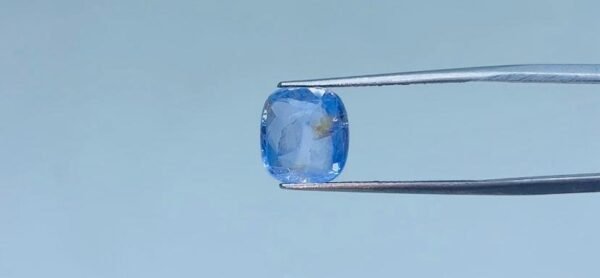 Blue sapphire - 3.95 Carat