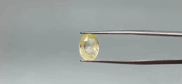 Yellow sapphire - 4.75 Carat