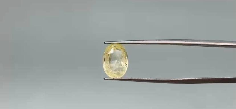 Yellow sapphire - 4.75 Carat