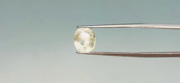 Yellow sapphire - 3.95 Carat