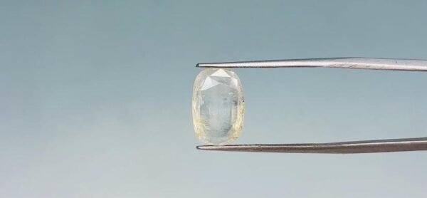 Yellow sapphire - 5.9 Carat
