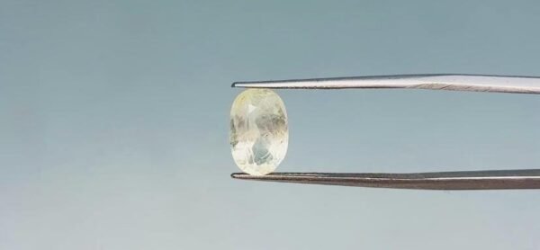Yellow sapphire - 4.15 Carat