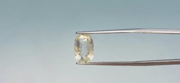 Yellow sapphire - 3.85 Carat