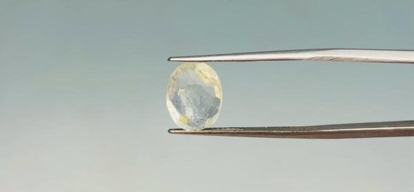 Yellow sapphire - 3.45 Carat