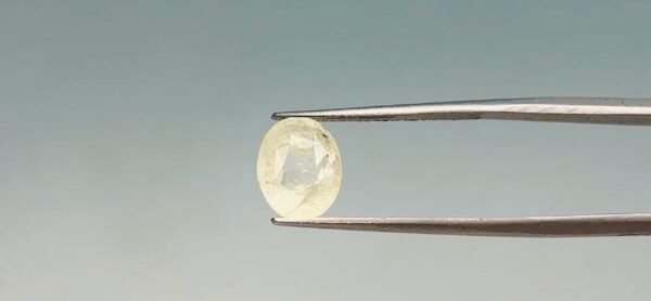 Yellow sapphire - 4 Carat