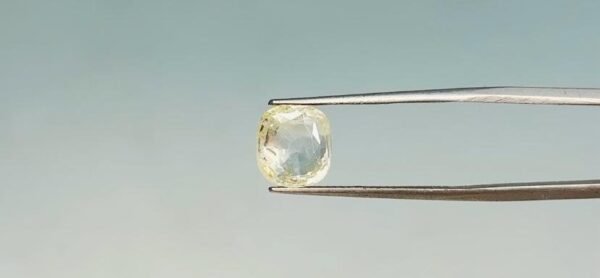 Yellow sapphire - 3.85 Carat