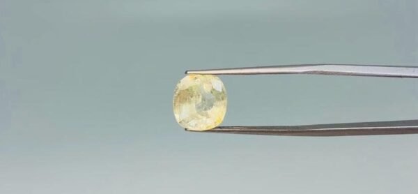 Yellow sapphire - 5.2 Carat