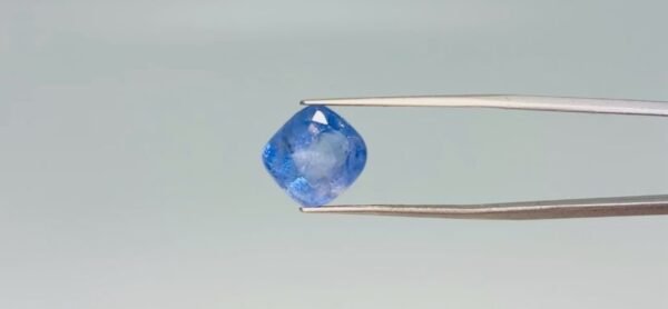 Blue sapphire - 9.85 Carat