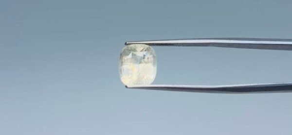 Yellow sapphire - 5.2 Carat