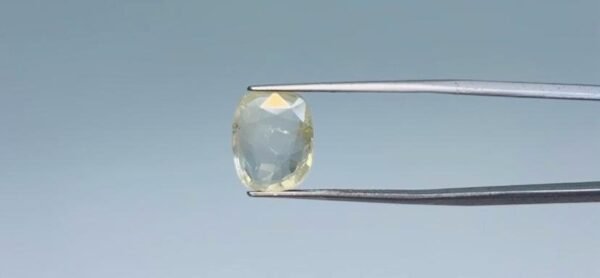 Yellow sapphire - 6.2 Carat