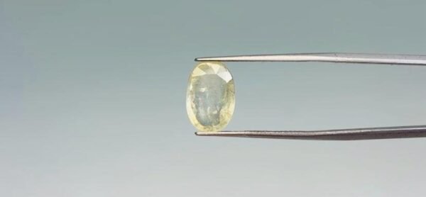 Yellow sapphire - 5.55 Carat