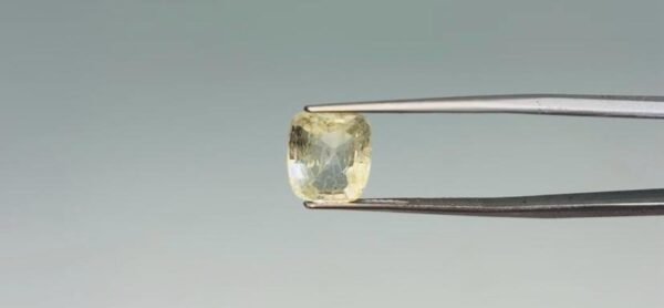 Yellow sapphire - 5.25 Carat