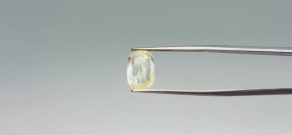 Yellow sapphire - 4.4 Carat