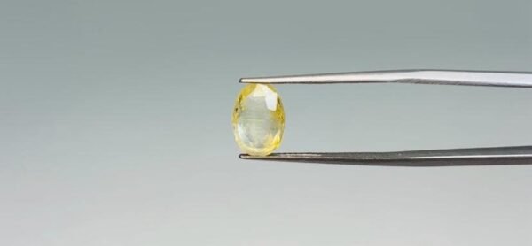 Yellow sapphire - 4.2 Carat