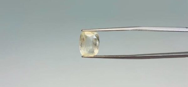 Yellow sapphire - 5.2 Carat