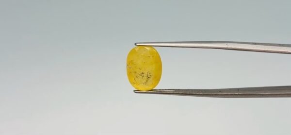 Yellow sapphire - 8.55 Carat