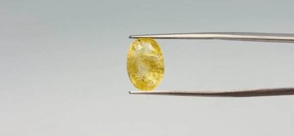 Yellow sapphire - 5.9 Carat