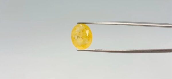 Yellow sapphire - 7.85 Carat