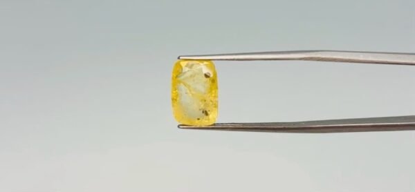 Yellow sapphire - 5.2 Carat