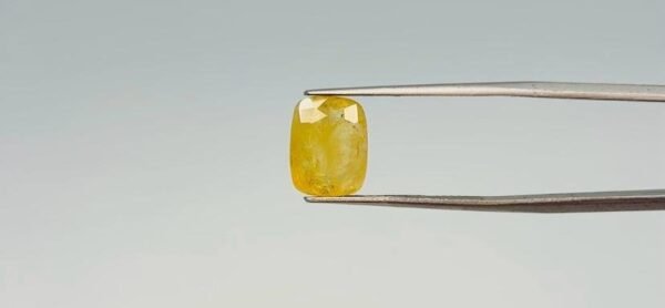 Yellow sapphire - 4.65 Carat