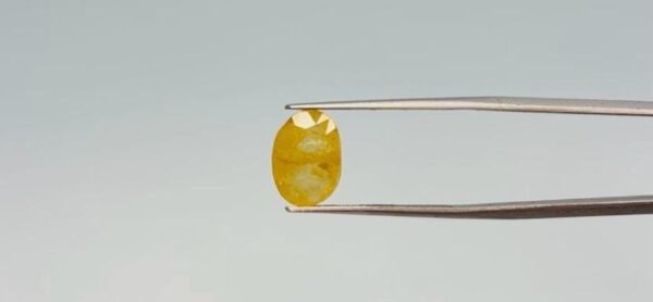 Yellow sapphire - 6.7 Carat