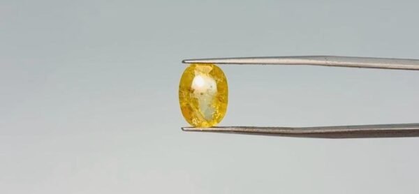 Yellow sapphire - 4.6 Carat