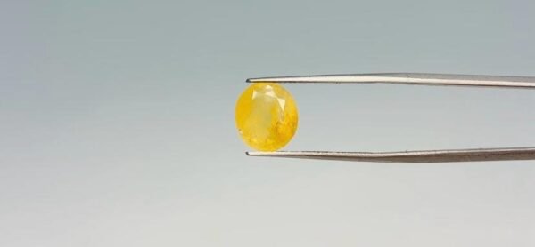 Yellow sapphire - 5.35 Carat
