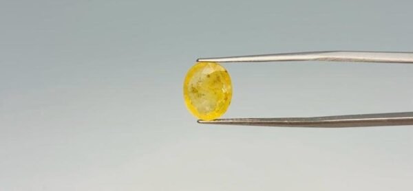 Yellow sapphire - 5 Carat