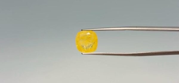 Yellow sapphire - 4.4 Carat