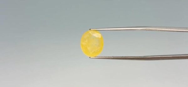 Yellow sapphire - 5.45 Carat