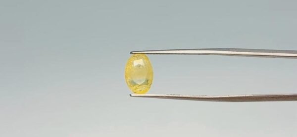 Yellow sapphire - 4.4 Carat