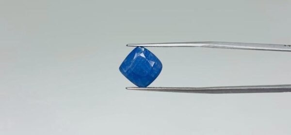 Blue sapphire - 7 Carat