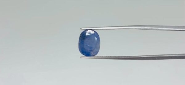 Blue sapphire - 7.2 Carat