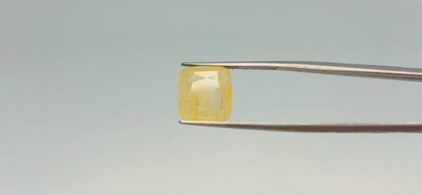 Yellow sapphire - 9.4 Carat