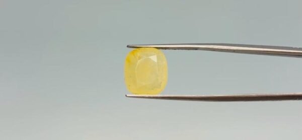 Yellow sapphire - 9.6 Carat