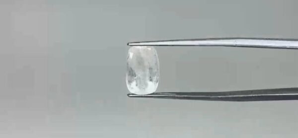 White sapphire - 5.25 Carat